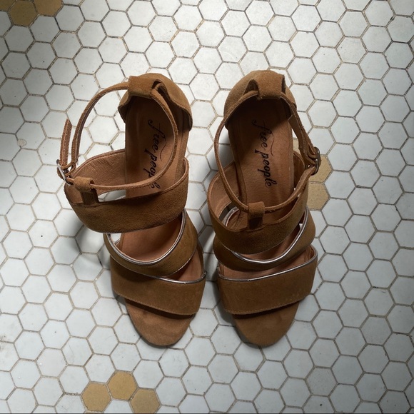 Free People Suede wedge sandal 👡 - Picture 4 of 9